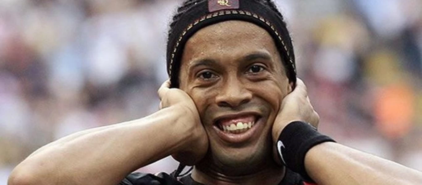 Ελεύθερος ο Ροναλντίνο για το πλαστό διαβατήριο - Έβγαλε selfie με τους υπαλλήλους της εισαγγελίας (φωτο)